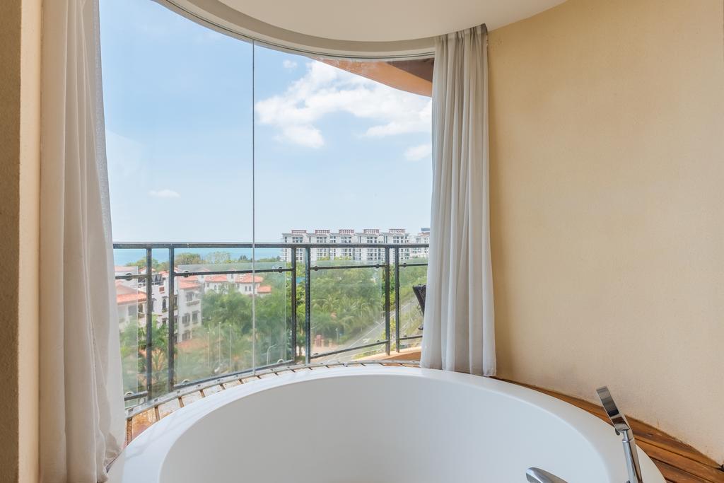 Gold Boutique Holiday Hotel Sanyabay（Free Cooking &Airport Transfer，100 Meters Away From The Beach） Экстерьер фото